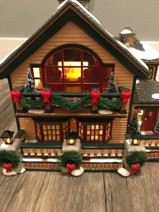 Dept 56 Snow Village 2001 Christmas Lake Chalet Lighted House COMPLETE 3