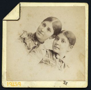 Sisters,  Twins (?) Vintage Cabinet Card W Strange Corner By Langsfeld,  1860’s