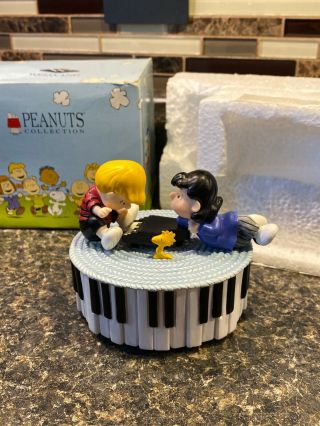 Westland Giftware Peanuts Lucy & Schroeder Music Box,  Fur Elise 8210
