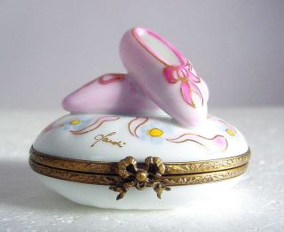 Limoges Peint Main Pink Ballet Slippers Porcelain Trinket Box Ballerina Shoes