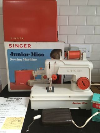 Vtg Singer Junior Miss Sewing Machine 67 - B - 24 Child Toy