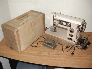 Vintage Dressmaker Deluxe Push Button Zig - Zag Sewing Machine Model Swa - 2000