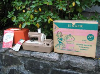 Vintage 1960s Singer Sewhandy Electric Toy Model 50 D Sewing Machine