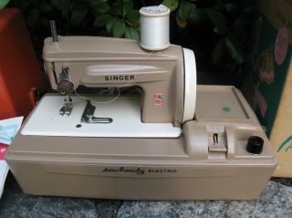 vintage 1960s SINGER sewhandy electric toy model 50 D SEWING MACHINE 3