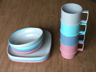 Set Of 12 Vintage Tupperware 4 Plates W/ Matching 4 Cups And Bowls Pastel Colors