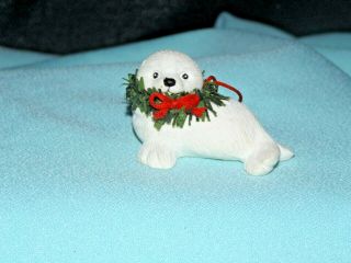 Vintage 95 White Christmas Baby Seal W Wreath Ornament Figurine Sea Lion