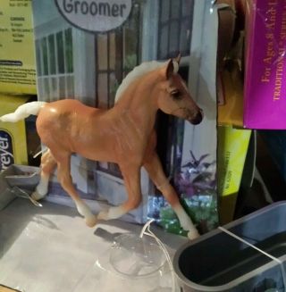 Breyer Palomino Classic Filly Foal Horse With Trough