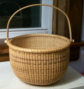 Large Nantucket Hand Woven Basket With Handle 10 Inch Diameter 6 3/4 Inches Tall