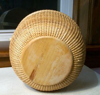 Large Nantucket Hand Woven Basket with Handle 10 inch diameter 6 3/4 inches tall 2