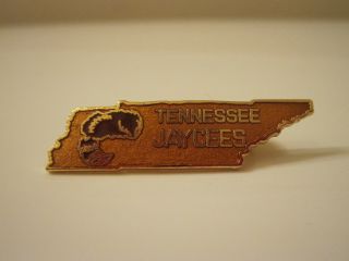 Coonskin Hat In State Shaped Tennessee Jaycees Pin