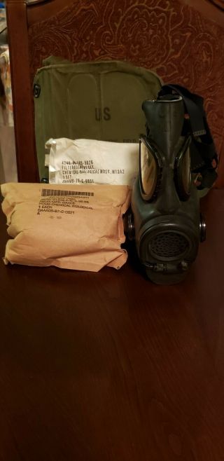 Vintage U.  S.  Army M - 17 Gas Mask & Carrying Bag,  Filters & Hood Military