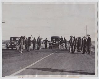 Armed Milk Strikers Battle Sioux City Iowa Classic Vintage 1933 Press Photo