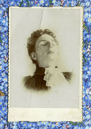 1880s 90s Lovely Young Woman Post Mortem Cabinet Photo