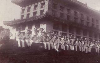 China Beijing S.  M.  S.  Fürst Bismarck Visit Temple Gate Orig.  Real Photo ≈ 1906