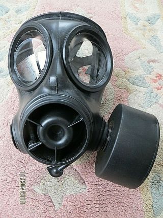 2003 BRITISH ARMY S10 GAS MASK SIZE 2,  2 FILTERS (1 FOIL WRAPPED) & HAVERSACK 2