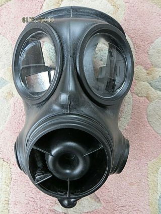 2003 BRITISH ARMY S10 GAS MASK SIZE 2,  2 FILTERS (1 FOIL WRAPPED) & HAVERSACK 3