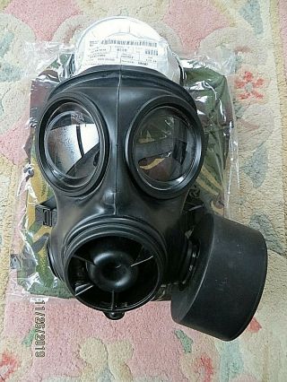 2010 British Army S10 Gas Mask Size 2,  2 Filters (1 Vac.  Wrapped) & Haversack