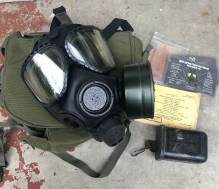 Us Military M40 Gas Mask M42 /m45 With Bag And Papers M/l