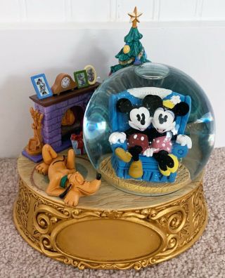 Disney Mickey & Minnie Mouse " Merry Christmas " Scene Large Musical Snowglobe