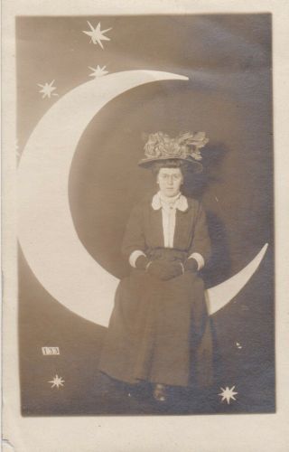 Unusual Old Photo Woman Glamour Hat Sat On Moon Stars Edinburgh Claude Low F8