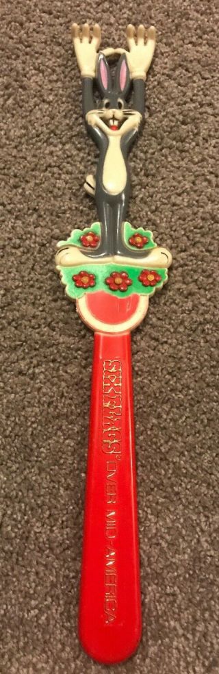 Vintage 1985 Six Flags Over America Bugs Bunny Back Scratcher Warner Brothers