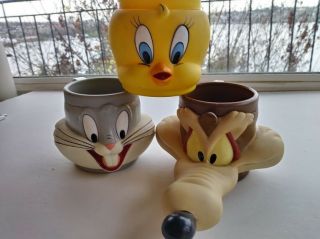 Vintage 1992 Looney Tunes.  3d Mugs/cups Bugs Bunny,  Tweety,  Wiley E.  Coyote