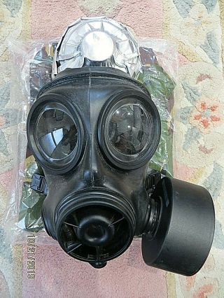 2007 British Army S10 Gas Mask (size 2),  2 Filters (1 Foil Wrapped) & Haversack