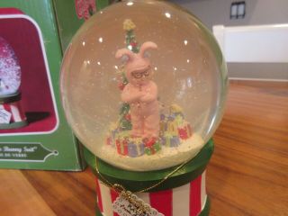 A Christmas Story Dept 56 Ralphie ' s Bunny Suit Waterglobe Snow Globe Box 2005 2