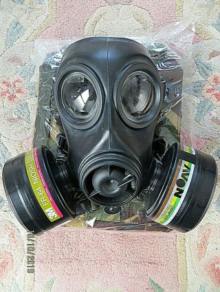 2004 British Army Fm12 Gas Mask Size 2,  Double Filters & Haversack