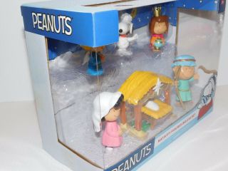 Peanuts Charlie Brown Deluxe Nativity Scene Figure Play Set 2