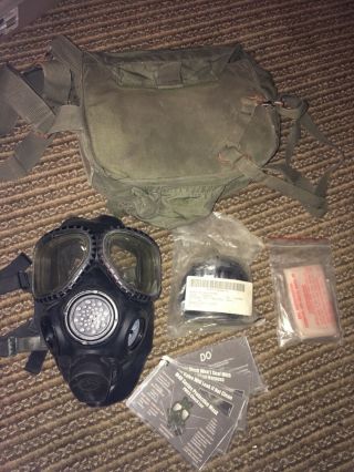 Us Military M40 Gas Mask With Accessories,  Pmcs Check List