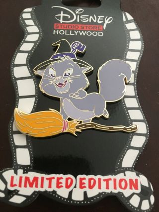 DSF Dssh Disney Halloween Yzma Cat Pin Hocus Pocus Emperor’s Groove Broom 3