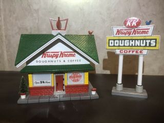 Krispie Kreme Doughnut Shop & Sign Snow Village Dept 56 2001 Coffee House Vintag
