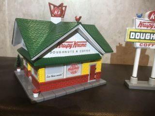 Krispie Kreme Doughnut Shop & Sign Snow Village dept 56 2001 coffee house vintag 2