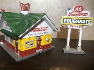 Krispie Kreme Doughnut Shop & Sign Snow Village dept 56 2001 coffee house vintag 3