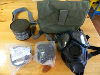 Us Army M 40 Series - Protective Gas Mask W/bag Size M/ L 2xtra Lenses Canister