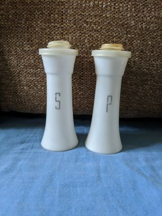 Tupperware 6 " Tall Vintage Hourglass Salt And Pepper Shakers Pair 718 - 6 Silver