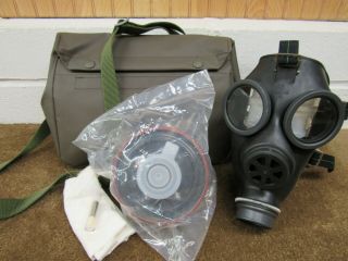 Swiss Army Gas Mask Sm - 74 With Filter & Rubberized Carrying Bag Nos Switzerland