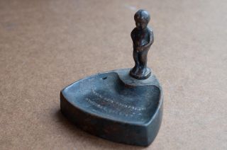 Manneken Pis Fountain Metal Paperweight Coin Change Tray Peeing Boy Statue