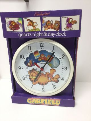 Rare Vintage Garfield Wall Clock,  Moving Day To Night Scenes