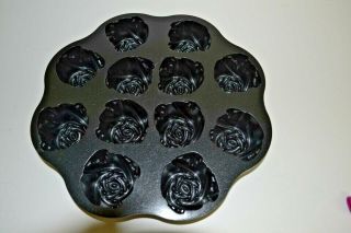 Nordic Ware Sweetheart Roses Cake Pan Aluminum Muffin 12 Cupcake Mini Bundt