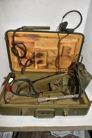 Vintage Us Army Military Mine Detector P - 158 With Metal Carry Case