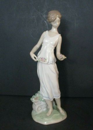 Lladro Porcelain Figurine 7709 Flower For A Goddess N932 Km