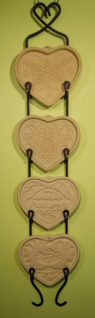 Pampered Chef Family Heritage Set Of 4 Heart Cookie Molds W/ Metal Display Rack