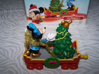 Disney Dept.  56 Mickey ' s Merry Christmas Village 