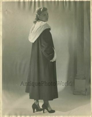 Actress Young Barbara Nichols In Fur Coat Vintage Photo
