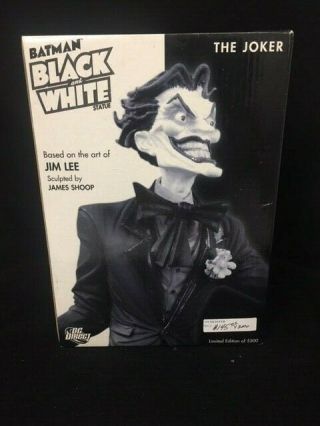 Batman Black & White Dc Statue Of The Joker Designed By Jim Lee 1017/ 5500