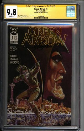 Green Arrow 1 Cgc 9.  8 Signed Mike Grell (1580616009)