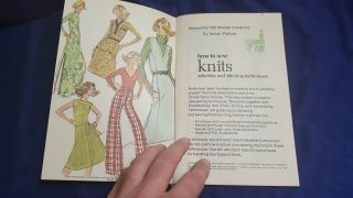 1974 HOW TO SEW KNITS Paperback Sewing Book by The SINGER COMPANY 2