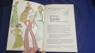 1974 HOW TO SEW KNITS Paperback Sewing Book by The SINGER COMPANY 3